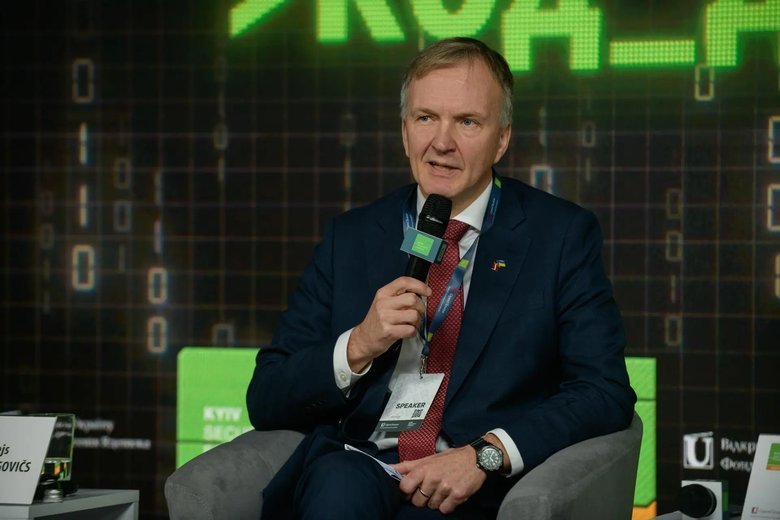 Надзвичайний і Повноважний Посол Республіки Латвія в Україні Андрейс Пілдеговічс