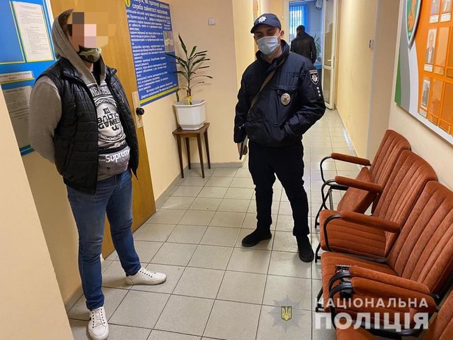 Титушки пытались заблокировать работу избиркома в Коцюбинском, - полиция 01