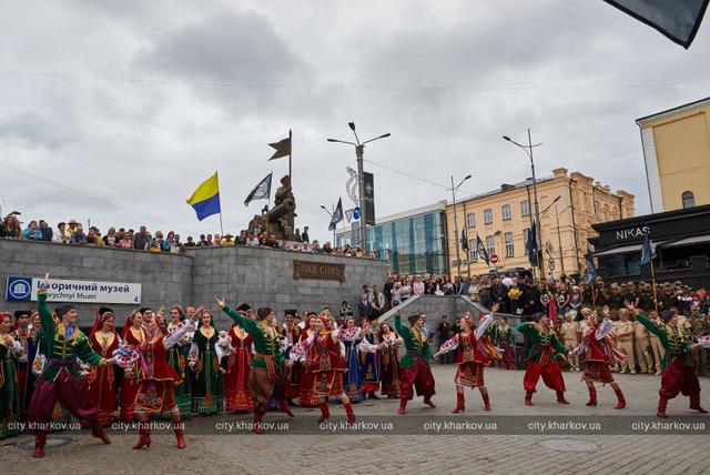 Памятник кошовому отаману Сірку встановили в Харкові 07