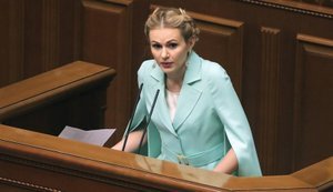 "Слуга народу" Скороход закликала не вбивати росіян, а закінчити війну і забрати з фронту українських військовослужбовців. ВIДЕО