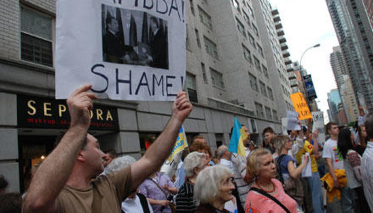Украинская диаспора обещает "регионалам" "веселое" времяпровождение за границей: "Будете бояться, чтобы вас не узнали"
