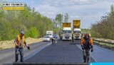 Дорожные работники усиливают слабую дорожную основу в ходе ремонта Харьковской объездной дороги. ФОТОрепортаж