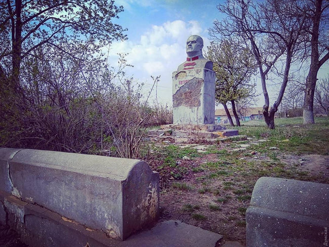 Памятник Котовському демонтовано на Одещині 01