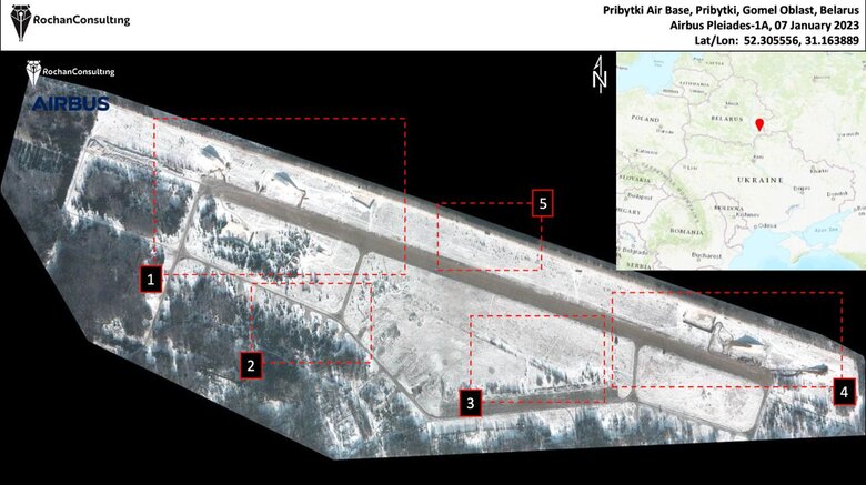 ЗРК С-300/400 и ЗРГК Панцирь: свежие спутниковые снимки военного аэродрома в Зябровке в Беларуси 01