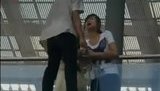 Поцелуй незнакомки спас 16-летнего китайца от суицида. ВИДЕО.