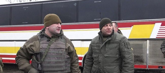 Жители оккупированных территорий опровергают версию террориста Захарченко об обстреле автобуса под Еленовкой: Так далеко долететь не могло 04