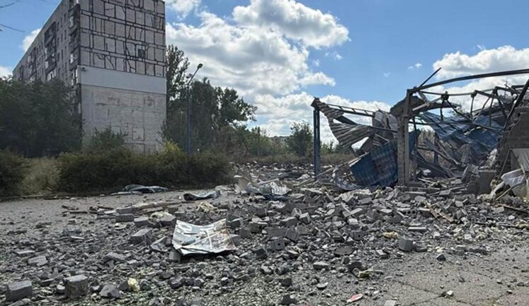 Окупанти скинули п’ять ФАБів на Костянтинівку: постраждали чотири людини, пошкоджено понад 20 будинків. ФОТОрепортаж