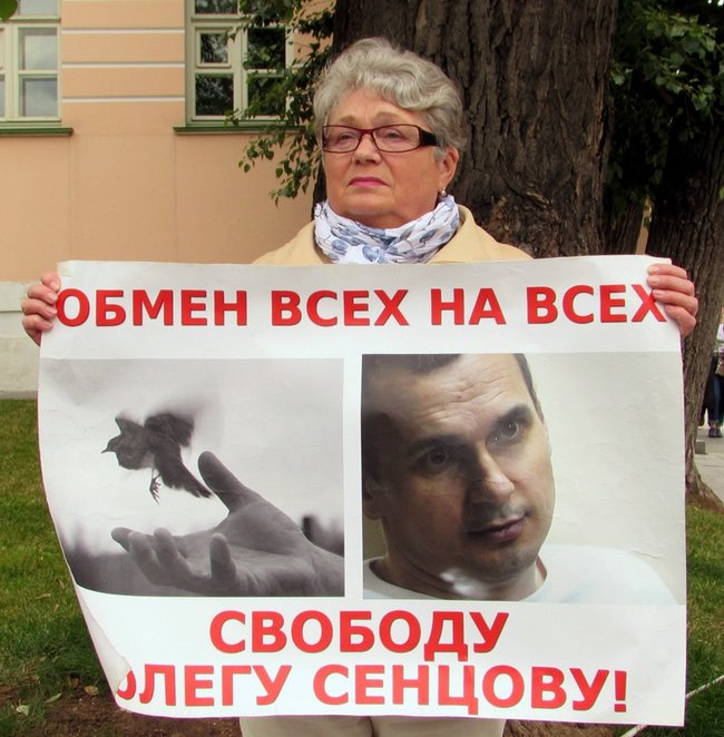 Одиночные пикеты с требованием освободить Сенцова прошли в Москве 02