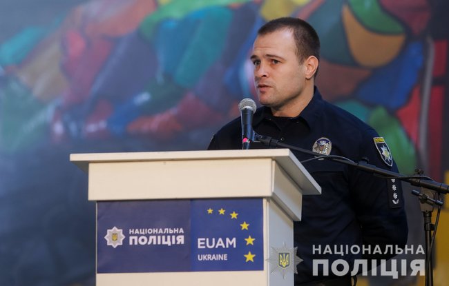 Нацполиция выпустила на украинские дороги автобус-призрак 03