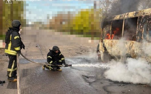 Масовані атаки на Херсонщину: десятки населених пунктів під ударами РФ, 9 поранених. ФОТОрепортаж