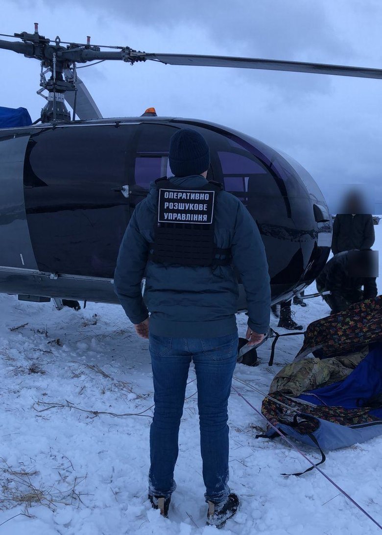 На Закарпатті прикордонники затримали вертоліт контрабандистів 03