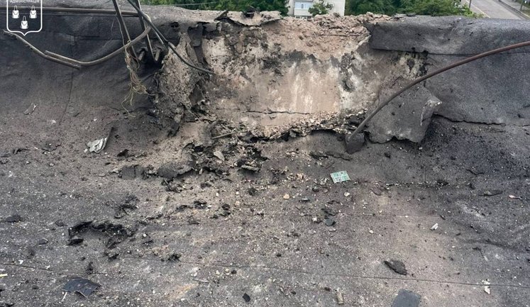 Оккупанты нанесли удар по Сумам с помощью дронов: повреждены жилые дома, есть раненый