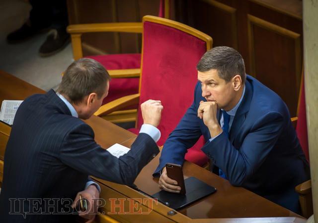 Практиканти-урологи із Самопомочі, радикал Попов планує перебрати пляшки і футболки і проблеми з організаторами в Мірошниченка, - робота ВР 8 листопада 15