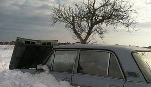 На трассе Одесса-Ильичевск мародеры разграбили десятки застрявших в снегу авто. ФОТОрепортаж