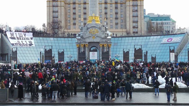 У центрі Києва відбулась акція Кава на Майдані, учасників пригощали тортами та цукерками 12