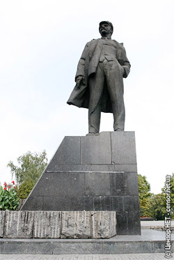 Памятник Ленину на центральной площади Донецка. Фото Алексея Перкина, Цензор.НЕТ