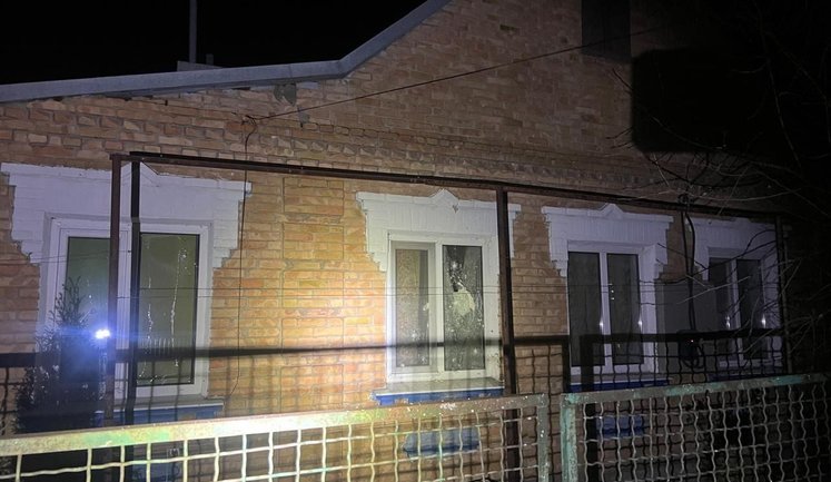 Ворог вночі обстріляв Нікопольщину: пошкоджено будинки. ФОТОрепортаж
