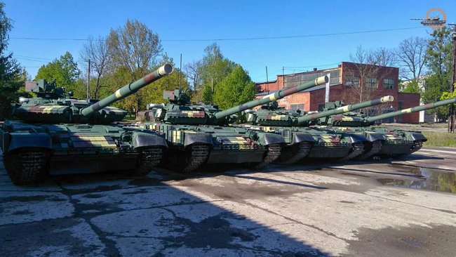 Укроборонпром передал шесть модернизированных танков ВСУ во Львове 01