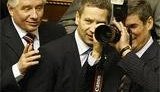 Депутаты продолжают развлекаться в Раде: фотографируются, общаются с оппонентами и читают газеты. ФОТОрепортаж.