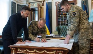 Зеленський затвердив перелік наступних військових операцій та заявив про посилення ударів дронами