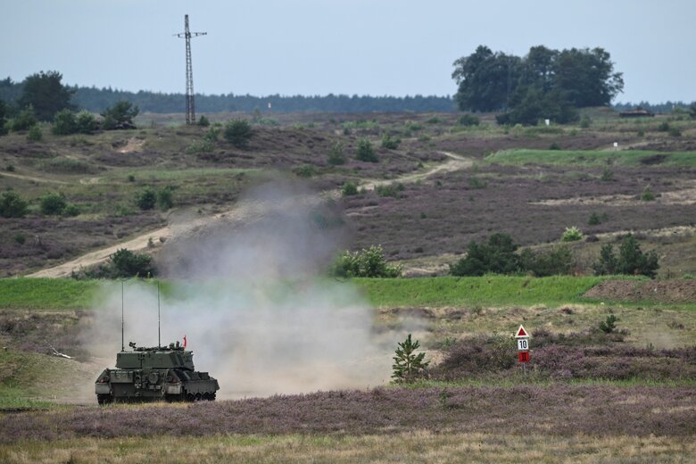 Украинские военные проходят обучение на танках Leopard 1 в Германии 02