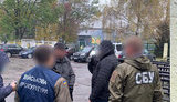 На Буковині на хабарі 3 тис. дол. за звільнення від строкової служби затримано посередника члена ВВК, - військова прокуратура. ФОТО