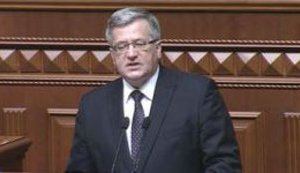 Украина в состоянии войны. Нельзя не видеть танки и БТРы агрессора на Донбассе, - Коморовский в Раде. ВИДЕО