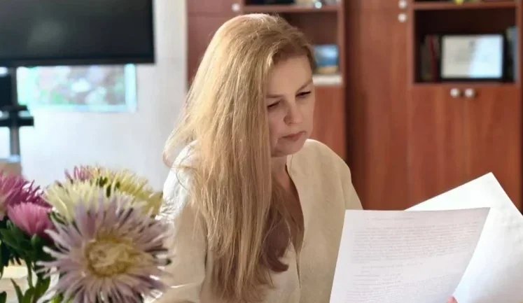 Директорка Департаменту освіти Києва Фіданян поскаржилася на російську мову в опитуванні МОН. Виявилося, це її власні налаштування. ФОТО
