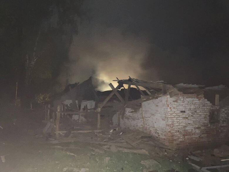 Наслідки ворожого авіаудару по Новгород-Сіверському району Чернігівщини 08