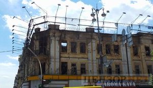 Власти Киева пообещали требовать восстановления сгоревшего здания Центрального гастронома