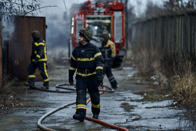 Russians shelled Kherson in morning and hit lyceum 02