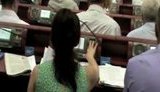 В донецком облсовете голосуют посторонние люди: Таня, вы же не депутат, почему вы голосуете ? ВИДЕО.