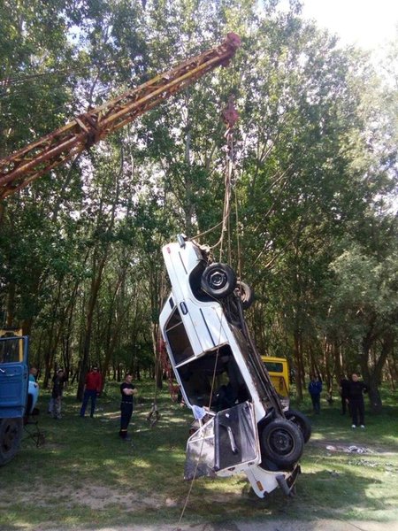 Автомобіль упав у річку на Одещині, двоє загиблих 02