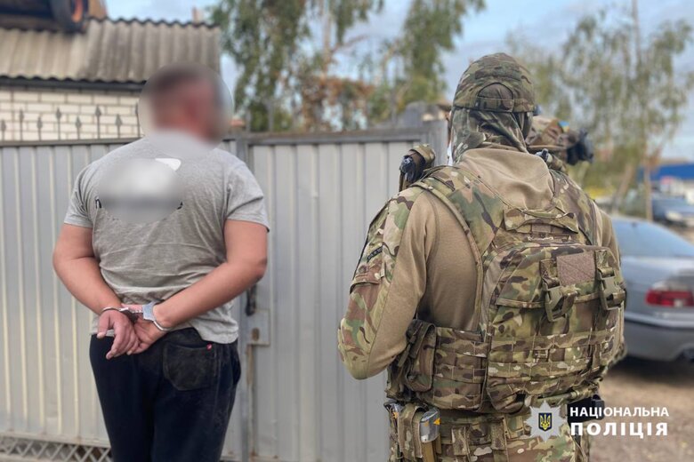На Черкащині правоохоронці затримали двох чоловіків, які продали майже 200 авто, призначених для ЗСУ