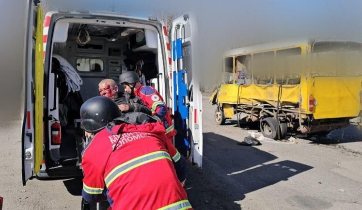 Ворог ударив по маршрутці в Херсоні: відомо вже про 20 поранених (оновлено). ВІДЕО+ФОТОрепортаж
