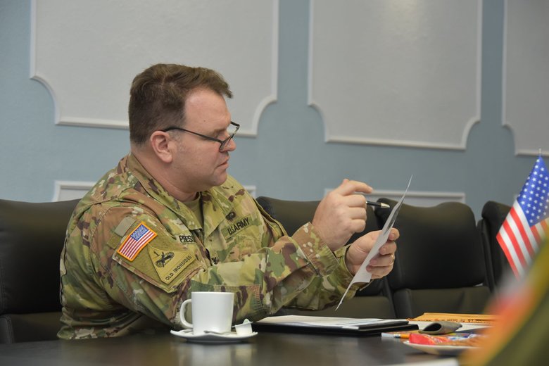 Военный атташе США Пресли прибыл в Украину: Обеспечим поддержку Сухопутных войск Украины всеми необходимыми силами и средствами 03
