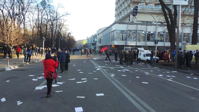 Поліція: Затримано найактивніших учасників акції під Радою, намети демонтовано 27