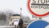 "Хвилини три оглядають. Салон перевіряють, документи. Претензій немає - вони виконують серйозне завдання", - мешканці Маріуполя про роботу поліції на блокпостах. ВIДЕО