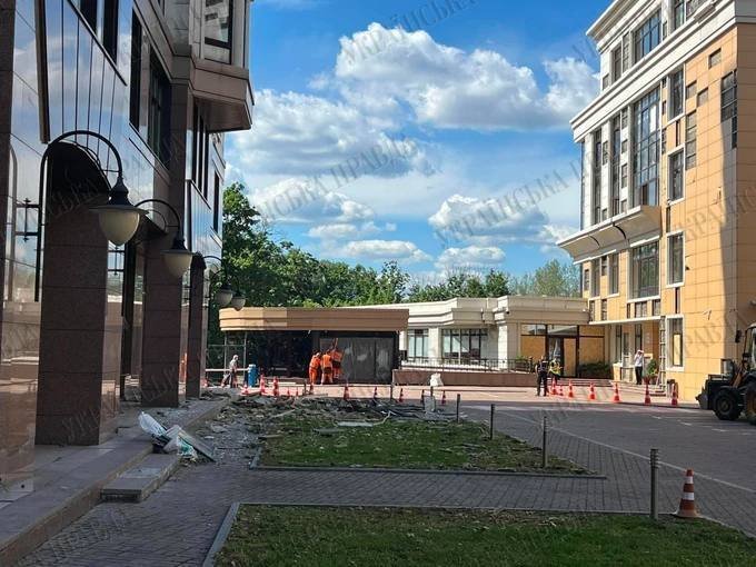 ушкоджень зазнала елітна багатоповерхівка, пов'язана із Зеленським та бізнесменом Міндічем