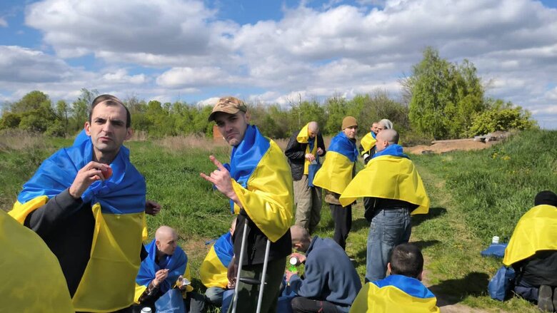Двічі побував у ворожому полоні: вчора визволили воїна Азову Євгена Чуднецова 06