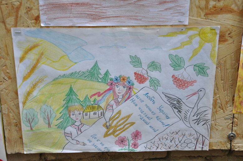 Кресло-катапульта, образцы снарядов и личные вещи рашистов: На Андреевском спуске открылась благотворительная выставка Спротив-2022 53 Кресло-катапульта, образцы снарядов и личные вещи рашистов: На Андреевском спуске открылась благотворительная выставка Спротив-2022 53