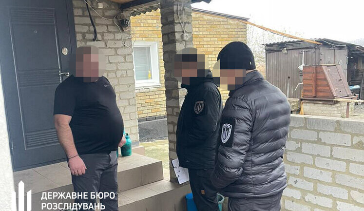 Примушував підлеглих працювати на свою родину: викрито посадовця однієї з військових частин на Донеччині, - ДБР. ФОТОрепортаж