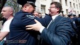 Под окнами Януковича милиция избила троих депутатов от БЮТ. ФОТОрепортаж (обновлено)