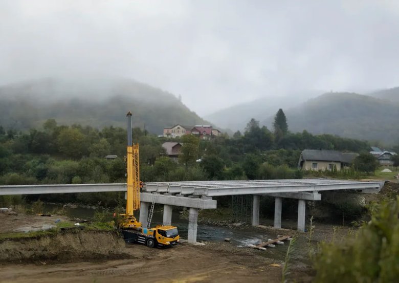У Карпатах почали будувати новий міст. Старому 64 роки, а капремонт проводився лише раз