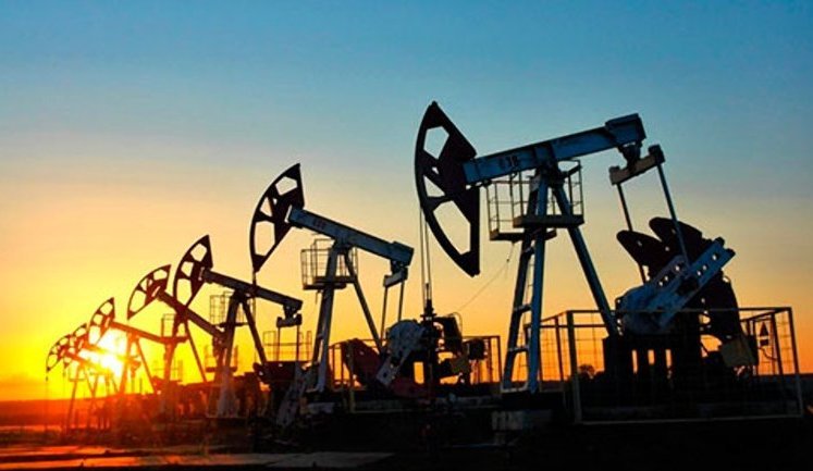 Нафта продовжує дорожчати на тлі запровадженої США блокади Венесуели та авіаударів по бойовиках Ісламської держави