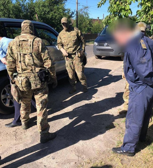 За систематическое взяточничество задержаны двое сотрудников таможенного поста Пища на Волыни, - прокуратура 01