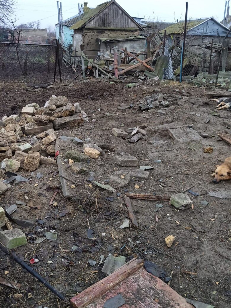 Наслідки обстрілу Шляхового на Херсонщині: Постраждала 69-річна жінка 02