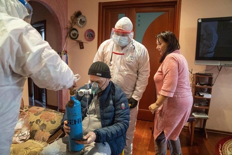 Минздрав показал жуткие фото из COVID-больницы: Пациенты в тяжелом состоянии и нуждаются в кислороде 28