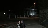 Хлопець і дівчина в Луцьку зірвали для розваги державний прапор. ФОТО