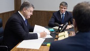 Unique anti-corruption instrument introduced, - Poroshenko signs new law on public procurement. PHOTOS